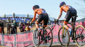 Brand and Vos had a race for the ages. Elite Women. 2022 Cyclocross World Championships, Fayetteville, Arkansas USA. © D. Mable / Cyclocross Magazine
