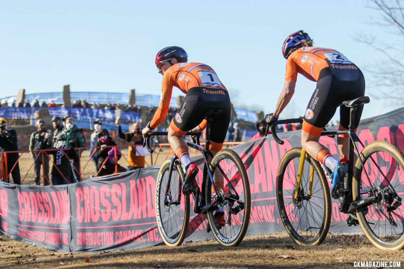 Brand and Vos had a race for the ages. Elite Women. 2022 Cyclocross World Championships, Fayetteville, Arkansas USA. © D. Mable / Cyclocross Magazine