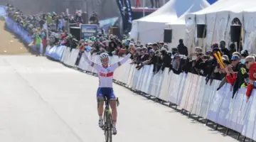 Zoe Backstedt attacked the first climb and dominated the Junior Women's race. 2022 Cyclocross World Championships, Fayetteville, Arkansas USA. © D. Mable / Cyclocross Magazine