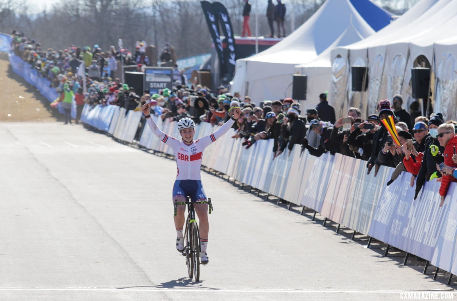 Zoe Backstedt attacked the first climb and dominated the Junior Women's race. 2022 Cyclocross World Championships, Fayetteville, Arkansas USA. © D. Mable / Cyclocross Magazine