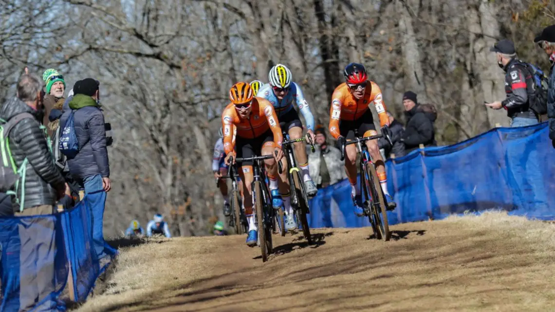 The Dutch lead the chase of Joran Wyseure. U23 Men. 2022 Cyclocross World Championships, Fayetteville, Arkansas USA. © D. Mable / Cyclocross Magazine