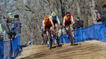 The Dutch lead the chase of Joran Wyseure. U23 Men. 2022 Cyclocross World Championships, Fayetteville, Arkansas USA. © D. Mable / Cyclocross Magazine