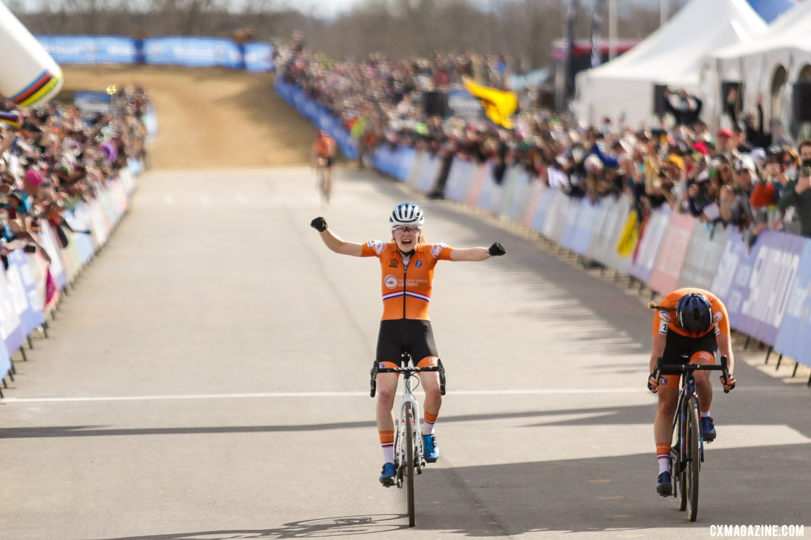 Puck Pieterse outkicks Shirin Van Anrooij to take the U23 Women's title. 2022 Cyclocross World Championships, Fayetteville, Arkansas USA. © D. Mable / Cyclocross Magazine