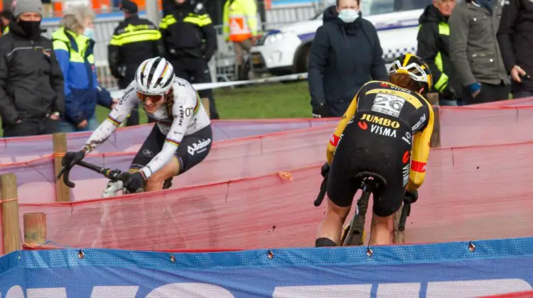 Lucinda Brand behind Marianne Vos in the spiral. 2022 Dutch Cyclocross National Championships, Elite Women. Rucphen. © B. Hazen / Cyclocross Magazine