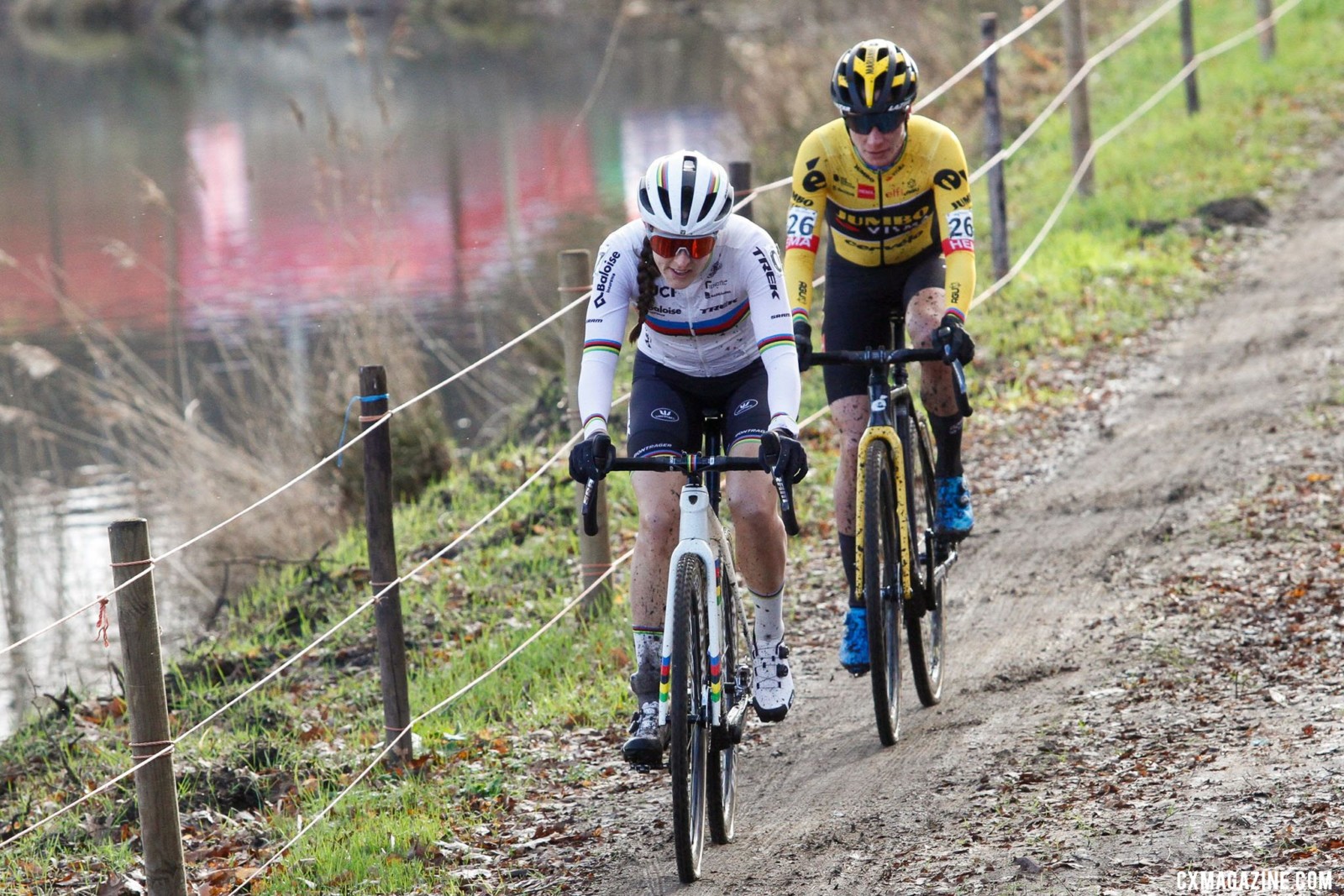 Marianne Vos right behind Lucinda Brand. 2022 Dutch Cyclocross National Championships, Elite Women. Rucphen. © B. Hazen / Cyclocross Magazine