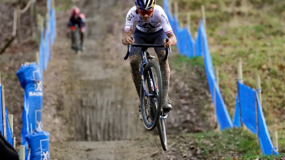 Pidcock served up a style and an exciting ride to finish second. 2021 GP Sven Nys Baal, Elite Men. © B. Hazen / Cyclocross Magazine