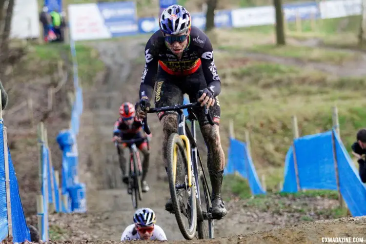Wout van Aert overcame a crash and changing both shoes to win the 2021 GP Sven Nys Baal, Elite Men. © B. Hazen / Cyclocross Magazine