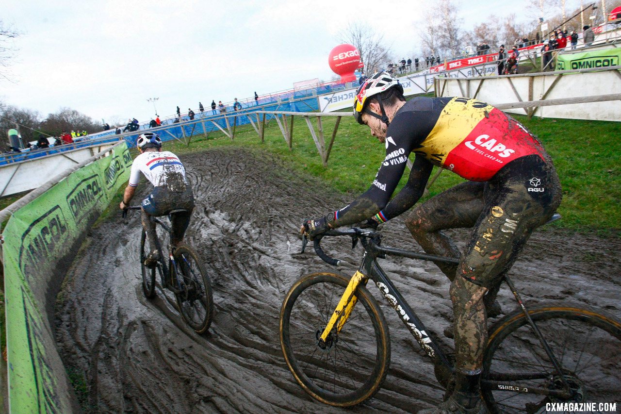 Wout van Aert overcame a crash and changing both shoes to win the 2021 GP Sven Nys Baal, Elite Men. © B. Hazen / Cyclocross Magazine