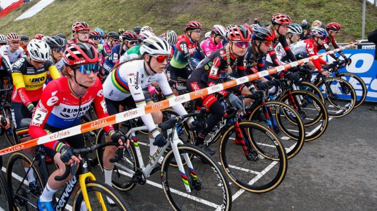 Start line at Hoogergeide. 2022 Hoogerheide UCI Cyclocross World Cup, Elite Women. © B. Hazen / Cyclocross Magazine