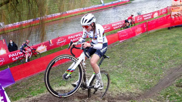 Brand had a slow start but won her 6th World Cup in a row. 2022 Hulst UCI Cyclocross World Cup, Elite Women. © B. Hazen / Cyclocross Magazine