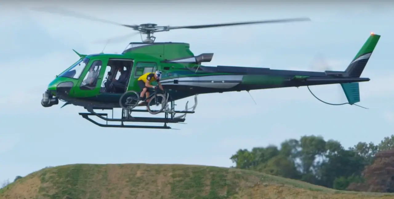 Kenny Belaey flies to a 2022 Fayetteville Cyclocross Worlds course preview video.