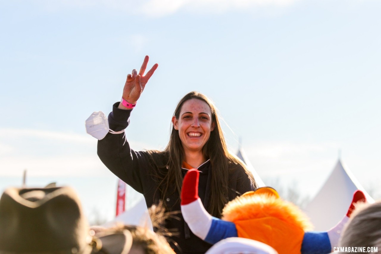 Lucinda Brand cheered the Day 2 races. 2022 Cyclocross World Championships, Fayetteville, Arkansas USA. © D. Mable / Cyclocross Magazine