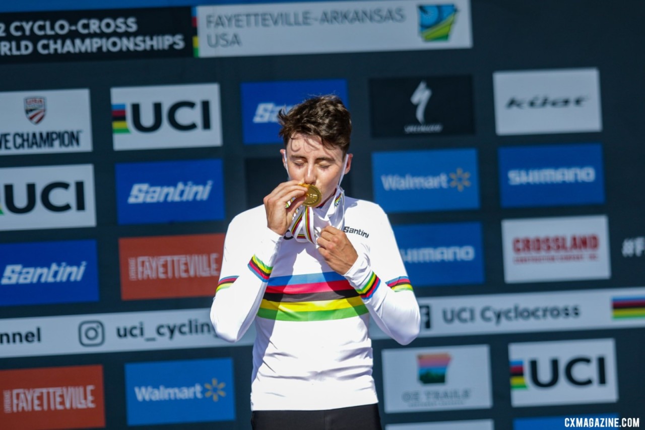 Jan Christen celebrates his sprint victory in the Junior Men's race. Day 2, 2022 Cyclocross World Championships, Fayetteville, Arkansas USA. © D. Mable / Cyclocross Magazine