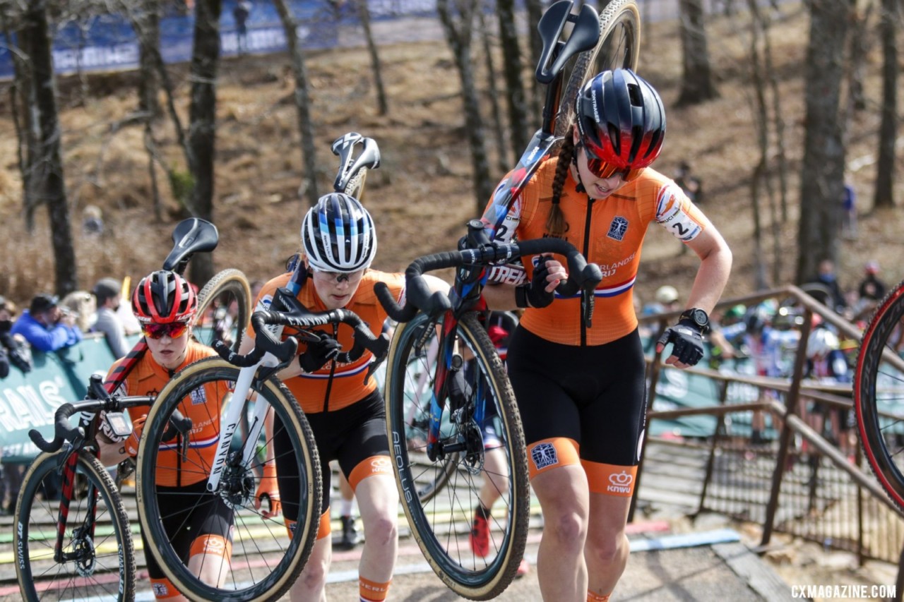 The Dutch stars put on a thrilling show in the U23 Women's race. Day 2, 2022 Cyclocross World Championships, Fayetteville, Arkansas USA. © D. Mable / Cyclocross Magazine