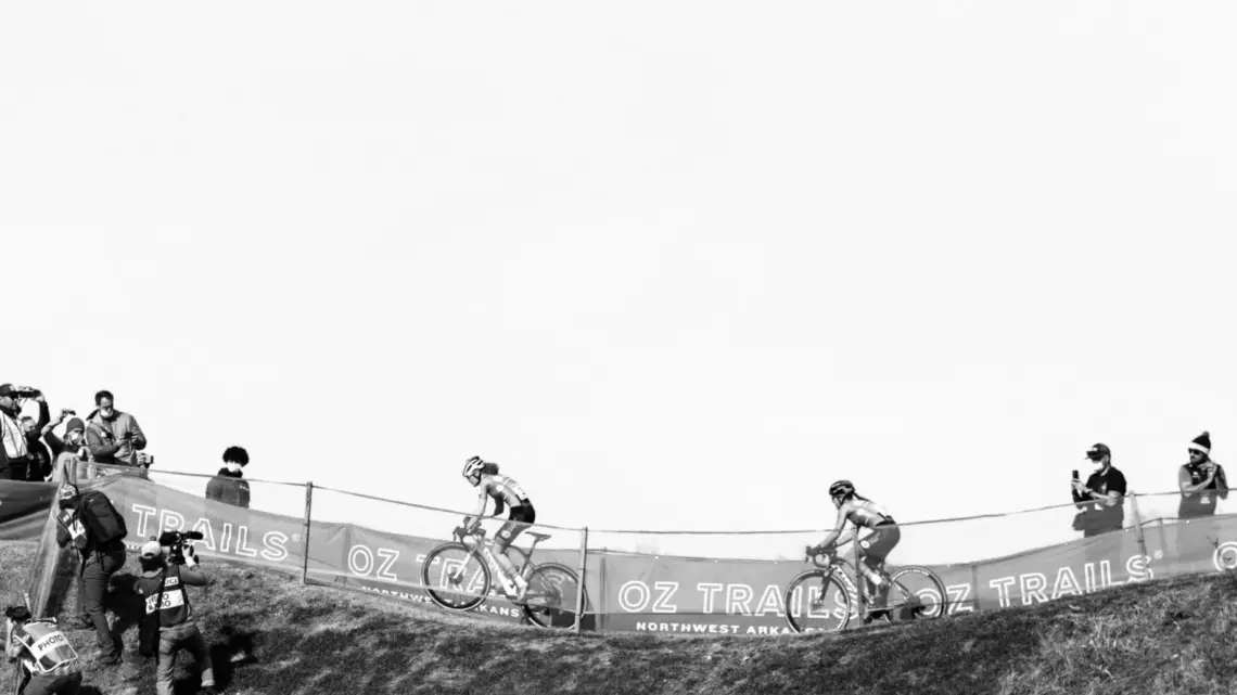 Van Anrooij chasing Pieterse, U23 Women. Day 2, 2022 Cyclocross World Championships, Fayetteville, Arkansas USA. © D. Mable / Cyclocross Magazine