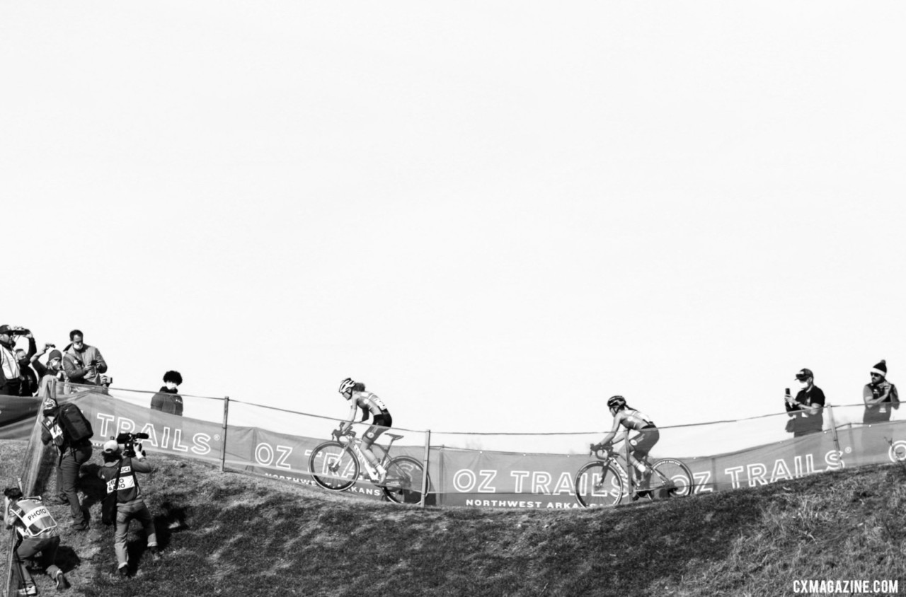 Van Anrooij chasing Pieterse, U23 Women. Day 2, 2022 Cyclocross World Championships, Fayetteville, Arkansas USA. © D. Mable / Cyclocross Magazine