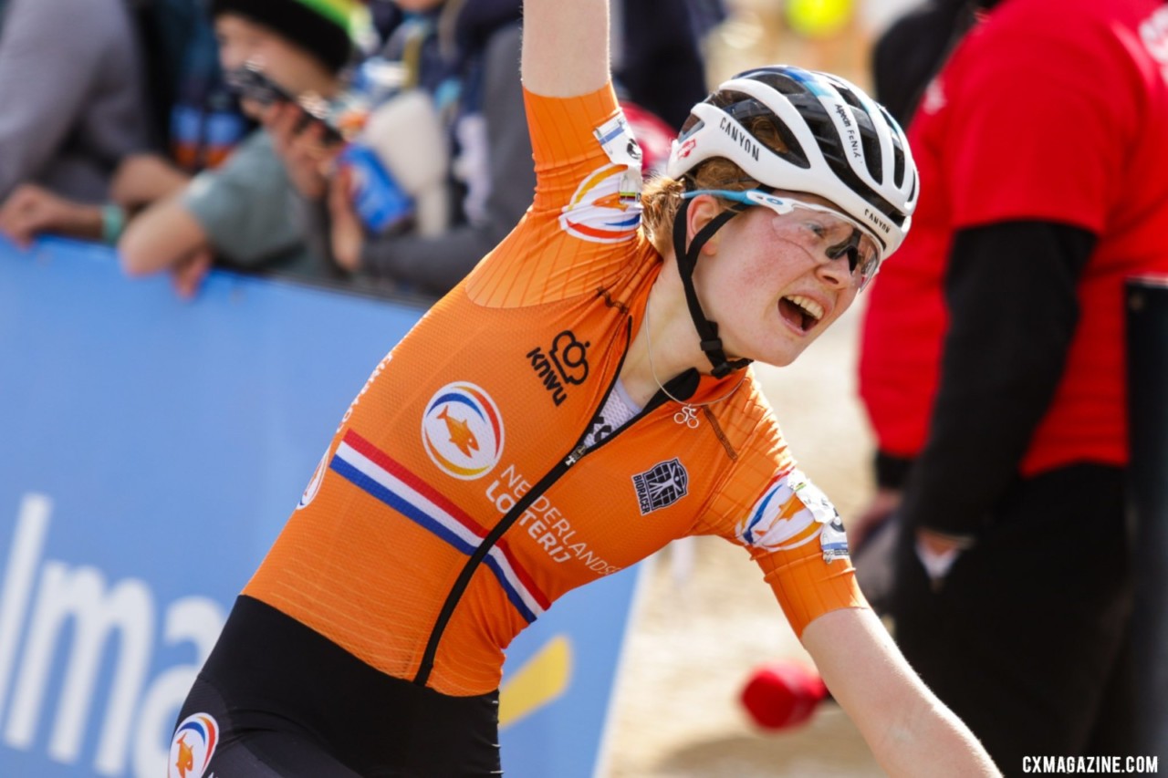 Pieterse celebrates her sprint victory. Day 2, 2022 Cyclocross World Championships, Fayetteville, Arkansas USA. © D. Mable / Cyclocross Magazine