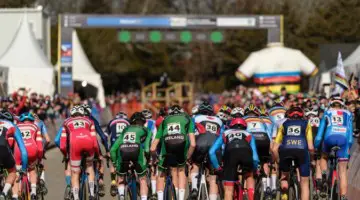 Heavy traffic at the start as riders prepared to break away. Day Two. 2022 Cyclocross World Championships, Fayetteville, Arkansas USA. © G. Gould / Cyclocross Magazine