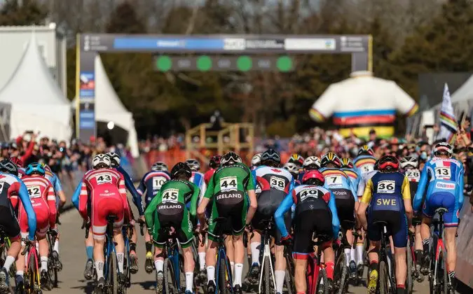 Heavy traffic at the start as riders prepared to break away. Day Two. 2022 Cyclocross World Championships, Fayetteville, Arkansas USA. © G. Gould / Cyclocross Magazine