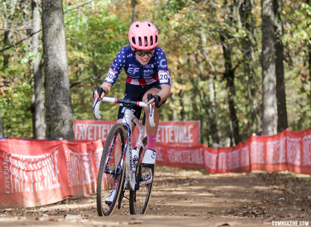 Clara Honsinger pushed for 4th. Elite Women, 2022 Fayetteville Oz Cross UCI Cyclocross World Cup. © D. Mable / Cyclocross Magazine