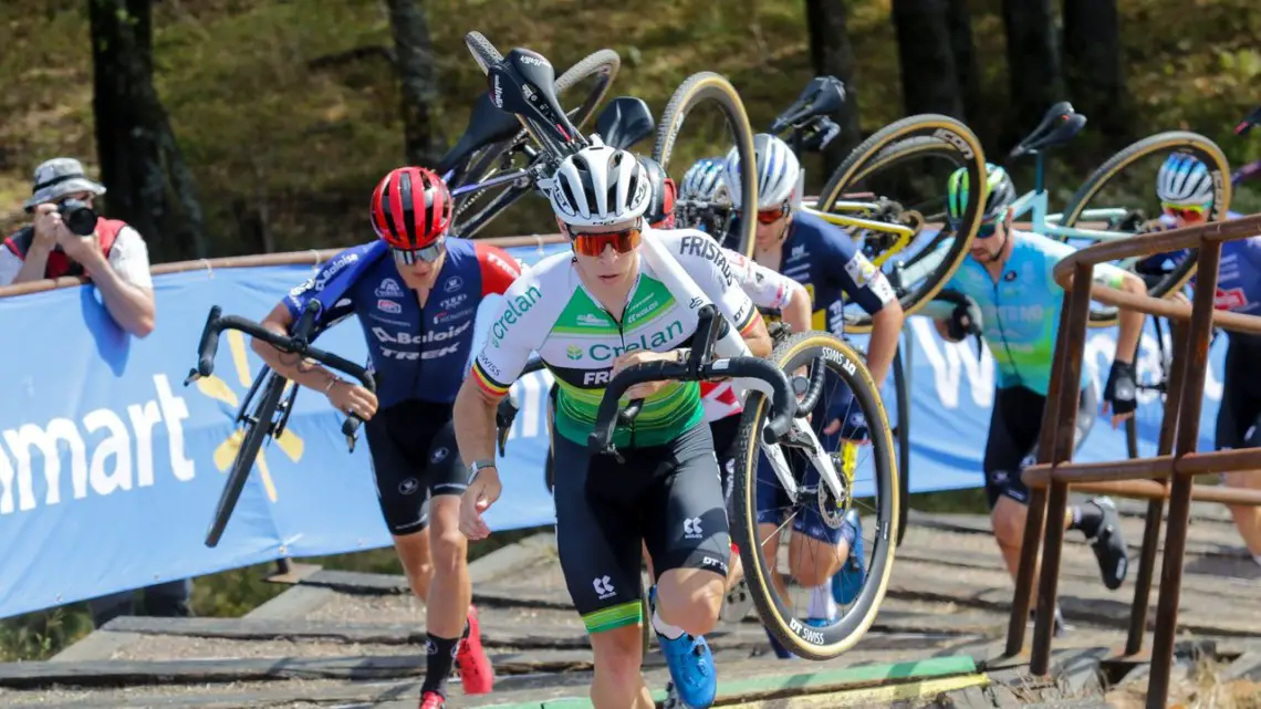 Traffic jam on the stairs. Elite Men, 2022 Fayetteville Oz Cross UCI Cyclocross World Cup. © D. Mable / Cyclocross Magazine