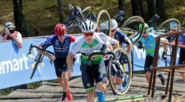 Traffic jam on the stairs. Elite Men, 2022 Fayetteville Oz Cross UCI Cyclocross World Cup. © D. Mable / Cyclocross Magazine