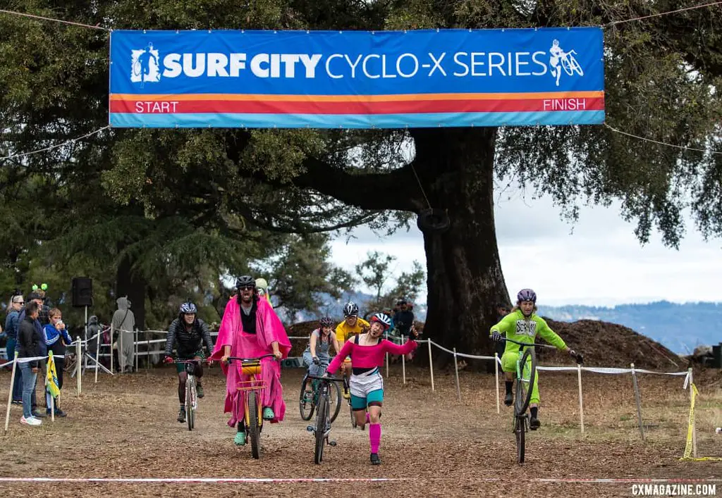2021 Surf City Cyclocross costume race. © A. Yee / Cyclocross Magazine 