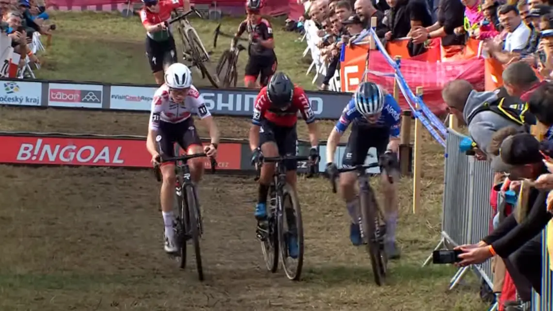 Fem van Empel, Puck PieterseI, and Annemarie Worst battle for first - 2022 UCI Cyclocross World Cup in Tabor, Elite Women photo: video highlights