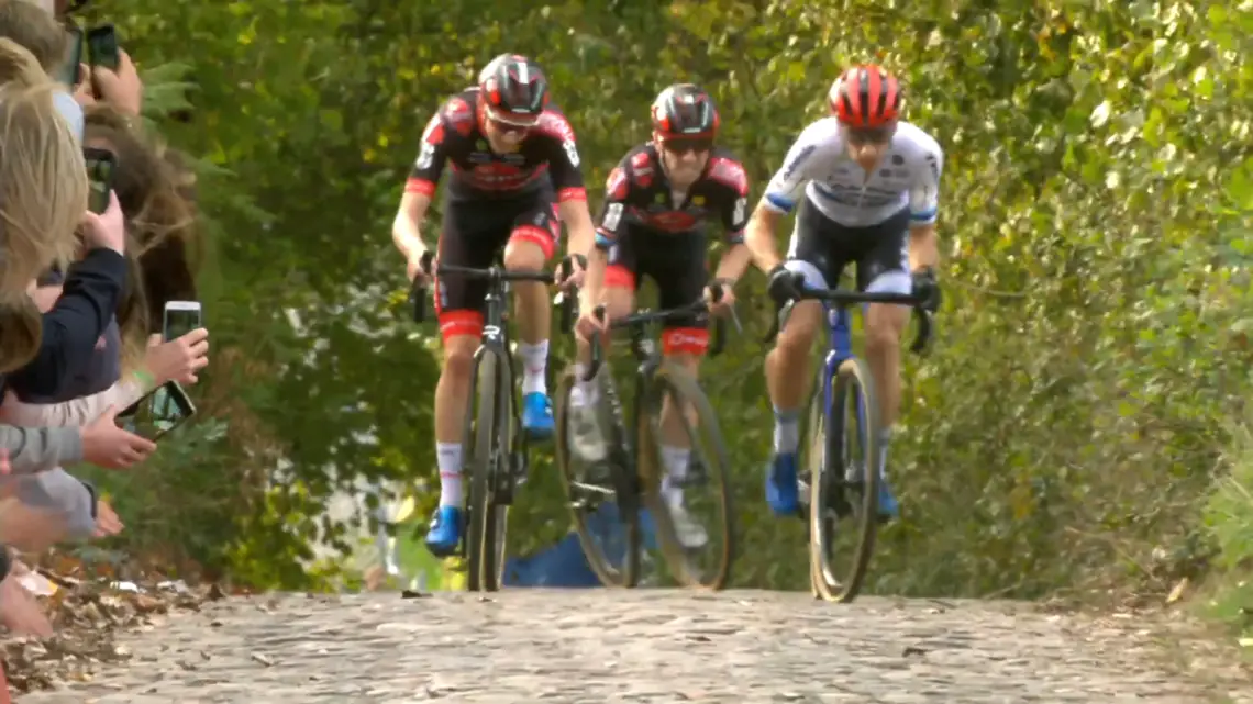 Lars van der Haar, Michael Vanthourenhout, and Eli Iserbyt fighting for first - 2022 Koppenbergcross Elite Men photo: video highlights