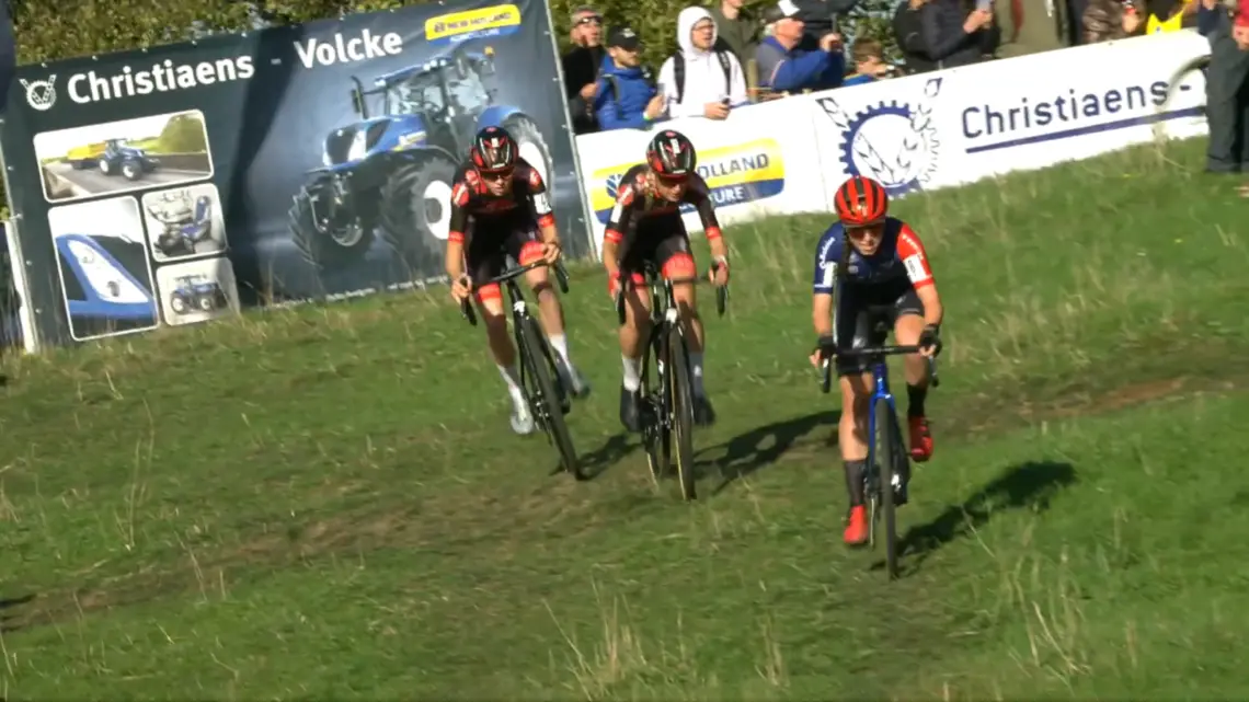 Shirin van Anrooij, Fem van Empel, and Denise Betsema fighting for the early lead - 2022 Koppenbergcross Elite Women photo: video highlights