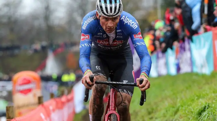 Mathieu van der Poel made his return to cyclocross a winning one. 2022 UCI Cyclocross World Cup in Hulst. Elite Men. © B. Hazen / Cyclocross Magazine