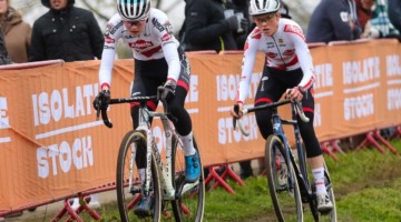 Puck Pieterse and Fem van Empel battled at the 2022 Antwerp UCI Cyclocross World Cup. Elite Women. © Cyclocross Magazine