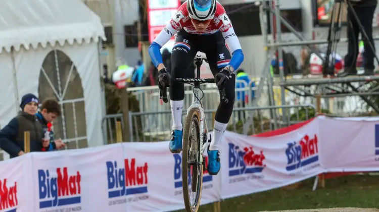 Elite Women, 2023 UCI Cyclocross World Cup Besancon, France. © B. Hazen / Cyclocross Magazine