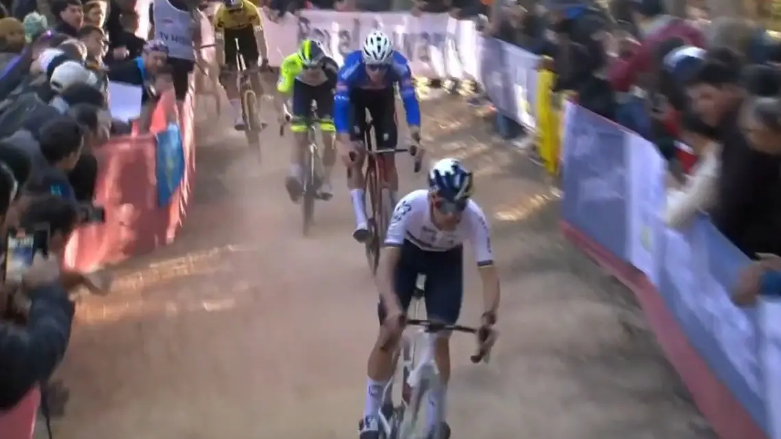 2023 Benidorm Cyclocross World Cup, Spain. Tom Pidcock leads Mathieu van der Poel.