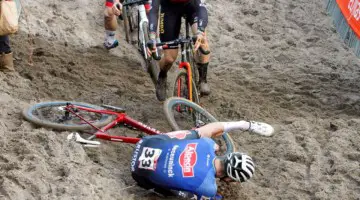 Mathieu van der Poel's big crash. 2023 Zonhoven UCI Cyclocross World Cup, Elite Men. © B. Hazen / Cyclocross Magazine