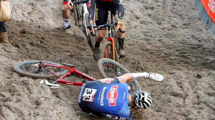 Mathieu van der Poel's big crash. 2023 Zonhoven UCI Cyclocross World Cup, Elite Men. © B. Hazen / Cyclocross Magazine