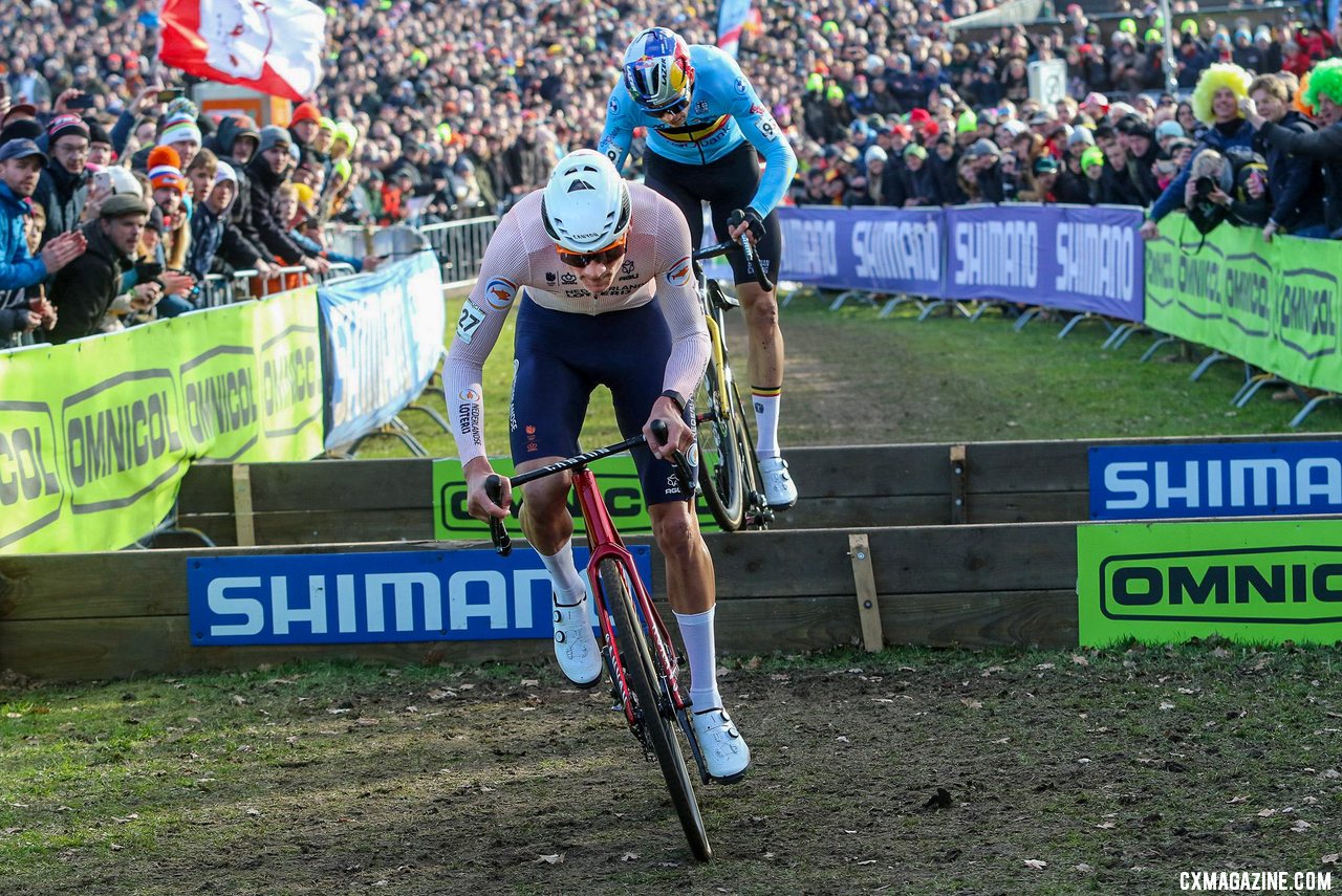 Mathieu van der Poel and Wout van Aert duel again. Elite Men. 2023 UCI Cyclocross World Championships, Hoogerheide. © B. Hazen / Cyclocross Magazine