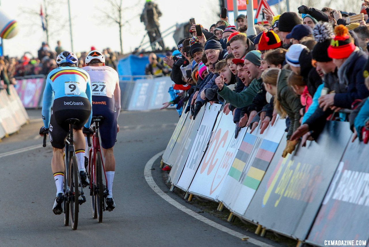 Mathieu van der Poel and Wout van Aert duel again. Elite Men. 2023 UCI Cyclocross World Championships, Hoogerheide. © B. Hazen / Cyclocross Magazine