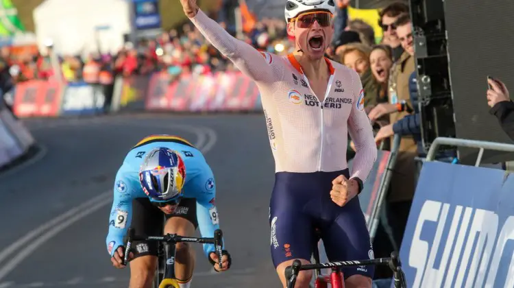 Mathieu van der Poel and Wout van Aert duel again. Elite Men. 2023 UCI Cyclocross World Championships, Hoogerheide. © B. Hazen / Cyclocross Magazine