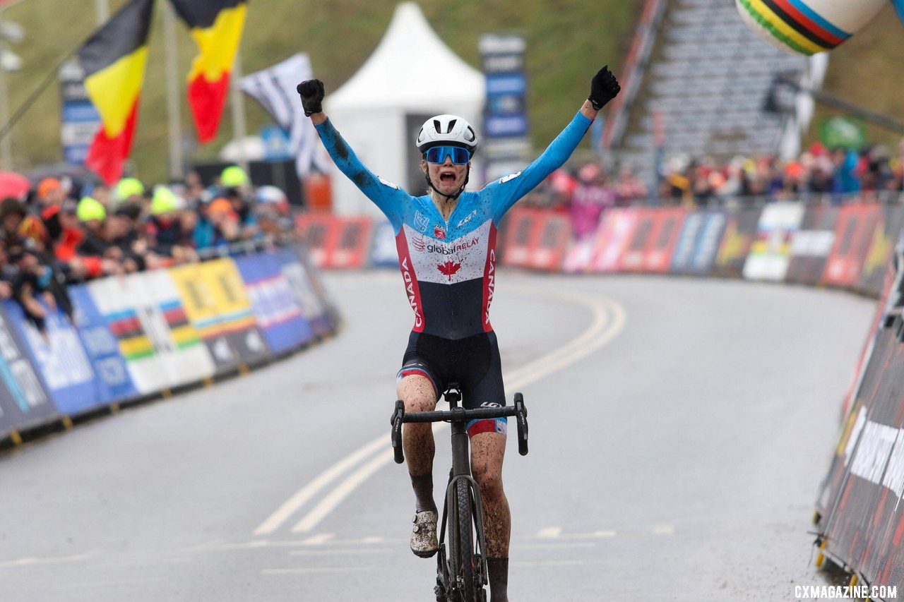 Isabella Holmgren wins the Junior Women's title. 2023 UCI Cyclocross World Championships, Hoogerheide. © B. Hazen / Cyclocross Magazine