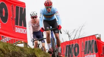 Nys and Del Crosso battle for the front early in the race. U23 Men, 2023 UCI Cyclocross World Championships, Hoogerheide. © B. Hazen / Cyclocross Magazine