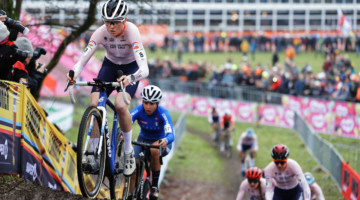 2023 UCI Cyclocross World Championships Elite Women's race. photo: UCI
