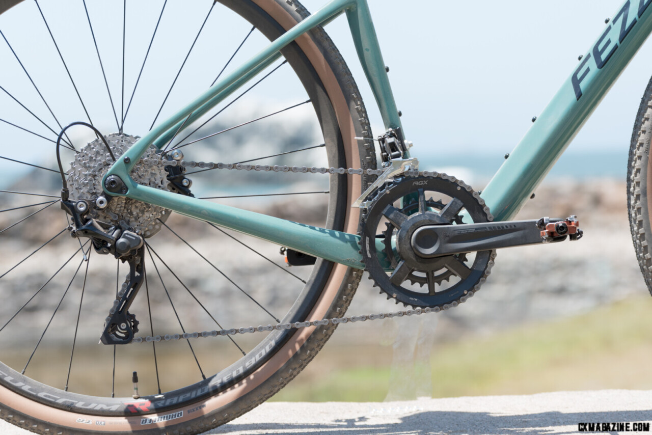 FSA Omega Modular crankset with AGX 48-30 chainrings accompanies the Shimano GRx 400 drivetrain. © C.Lee/ Cyclocross Magazine