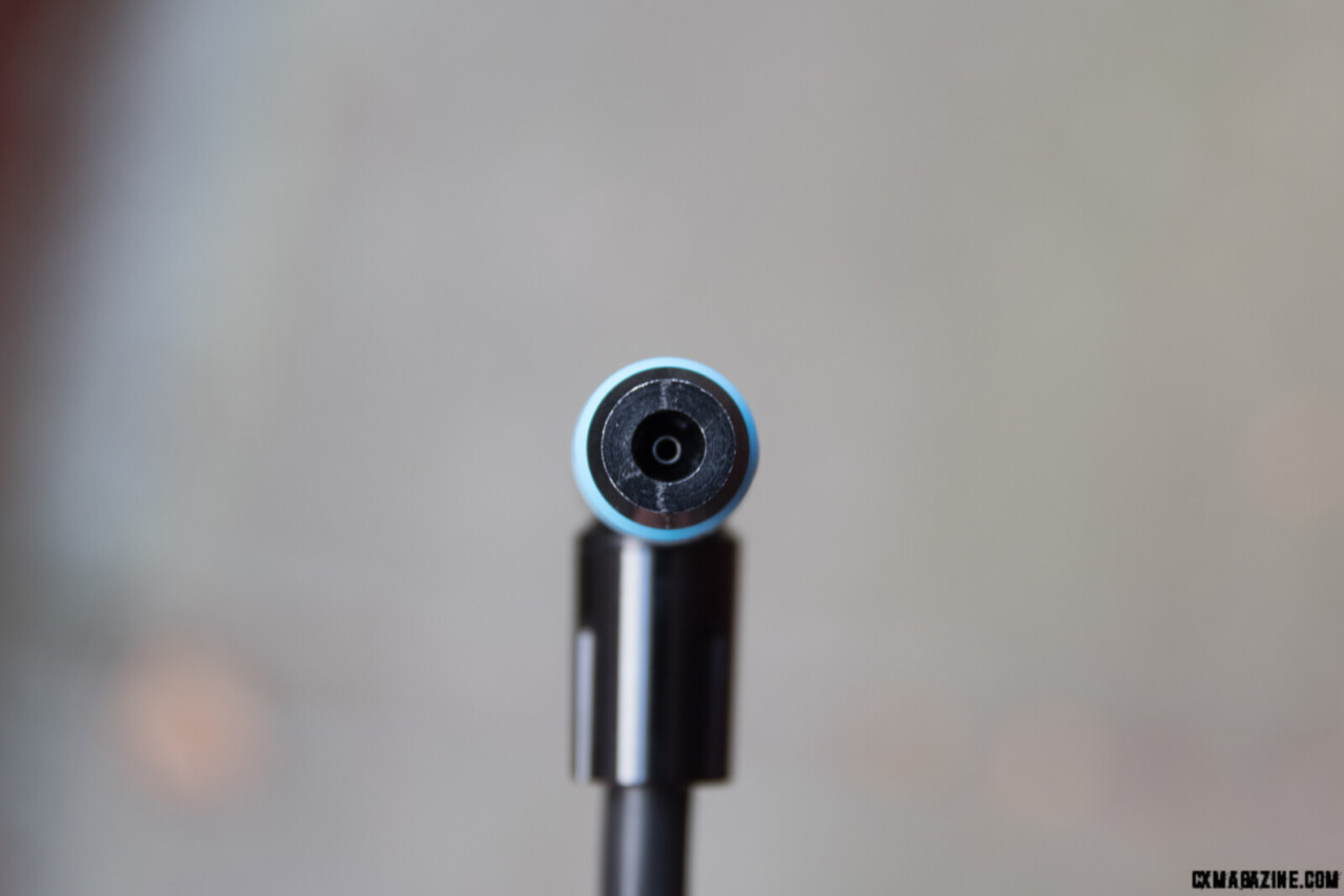 The Clik Valve air chuck has a pin that depresses the coresponding pin on the valve.