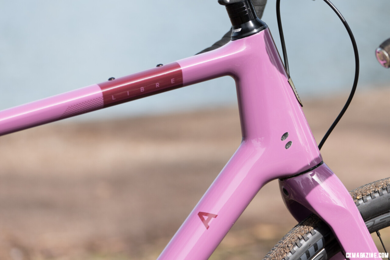The tall headtube of the Libre CR has ther same shape as the Ouroboros .
