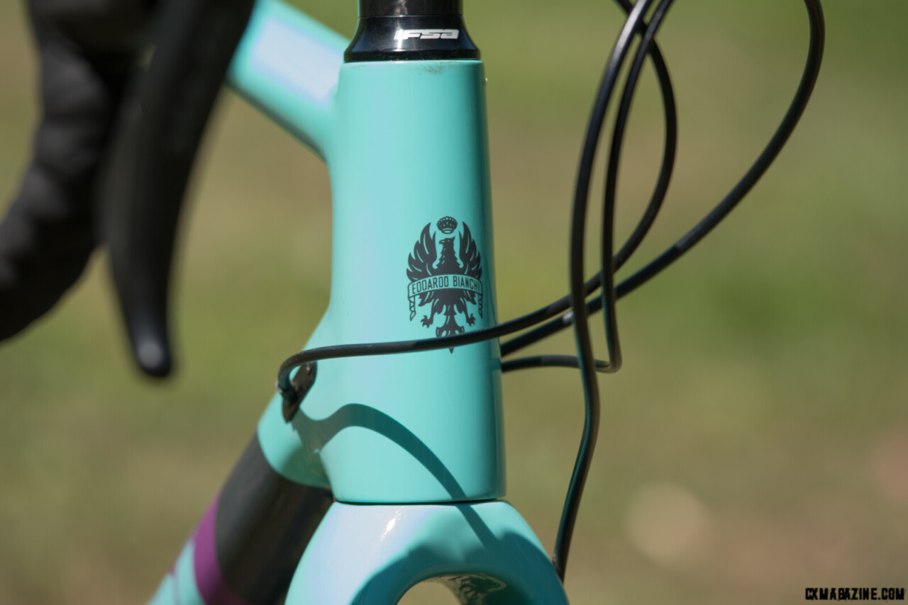 Internal control line routing, but not through the headtube