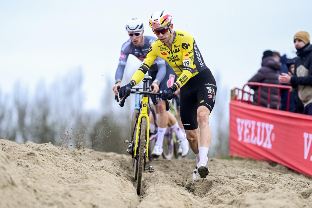 ANTWERPEN, BELGIUM - DECEMBER 20 : Van Aert Wout (BEL) of Visma Lease A Bike in action during the 5th leg of the Antwerpen UCI Cyclocross World Cup 2025-2026 a cyclocross race for Men Women on December 20, 2025 in Antwerpen, Belgium, 20/12/2025 - Photo by Peter De Voecht/ PN/ Cor Vos 2025