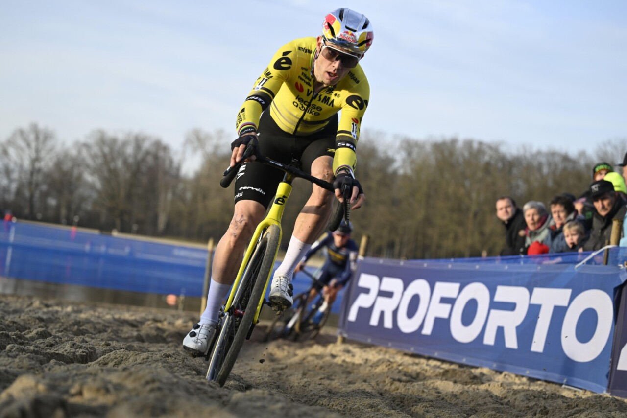 HOFSTADE, BELGIUM - DECEMBER 22 : Van Aert Wout (BEL) of Team Visma - Lease A Bike during the 4th leg of the Plage Cross X2O Badkamers Trofee 2025-2026 a cyclocross race for Men Elite on December 22, 2025 in Hofstade, Belgium, 22/12/2025 - Photo Nico Vereecken/ PN/ Cor Vos 2025