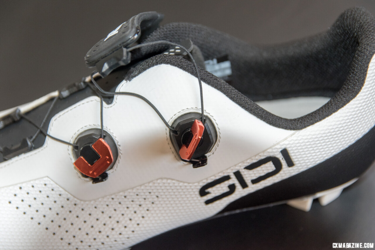 The Sidi NUUN dial. Flip the lever out, tighten clockwise. Push the button to release tension.