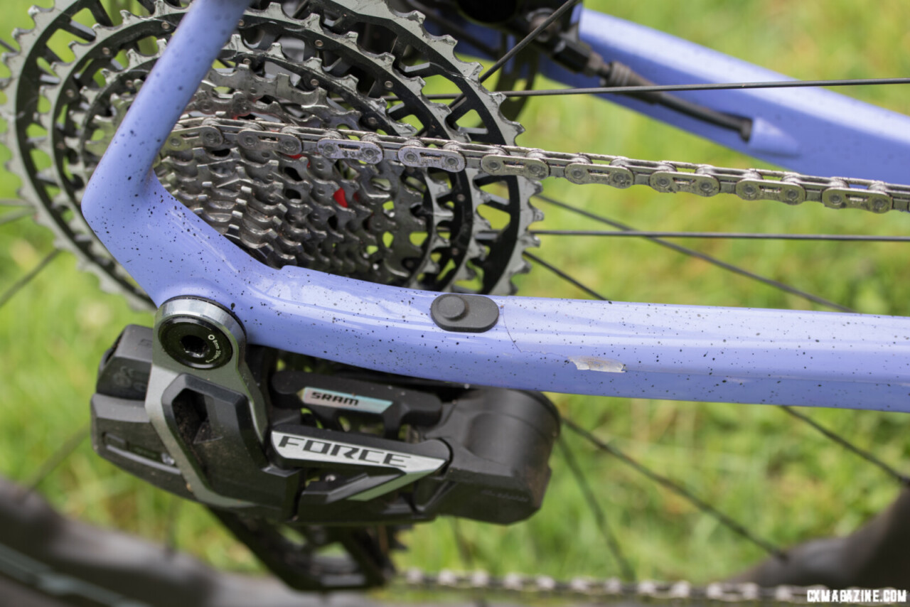Look G85 Cezal rear derailleur cable port for a smoother cable exit.
